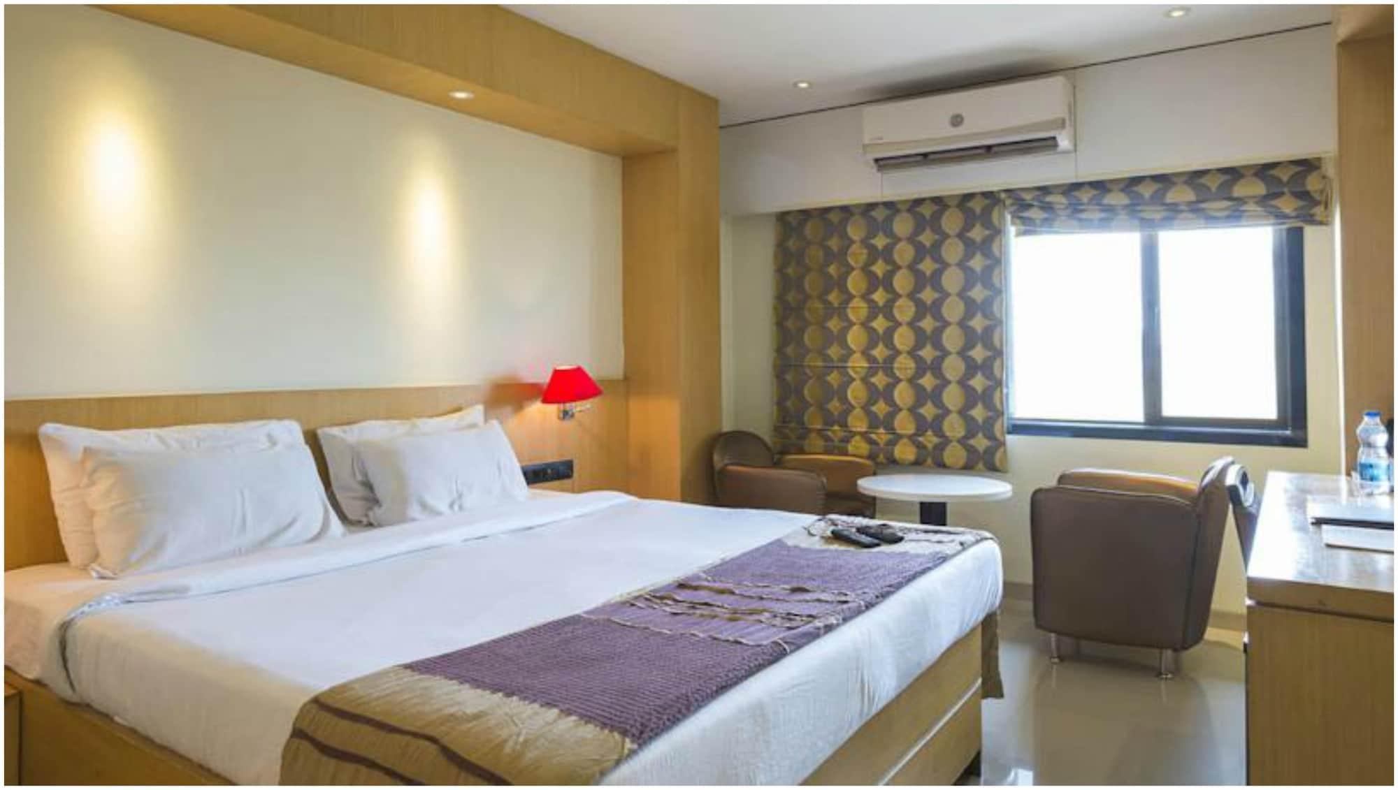 โฮเทล โอเรียนทัล เอสเตอร์ Hotel มุมไบ ภายนอก รูปภาพ