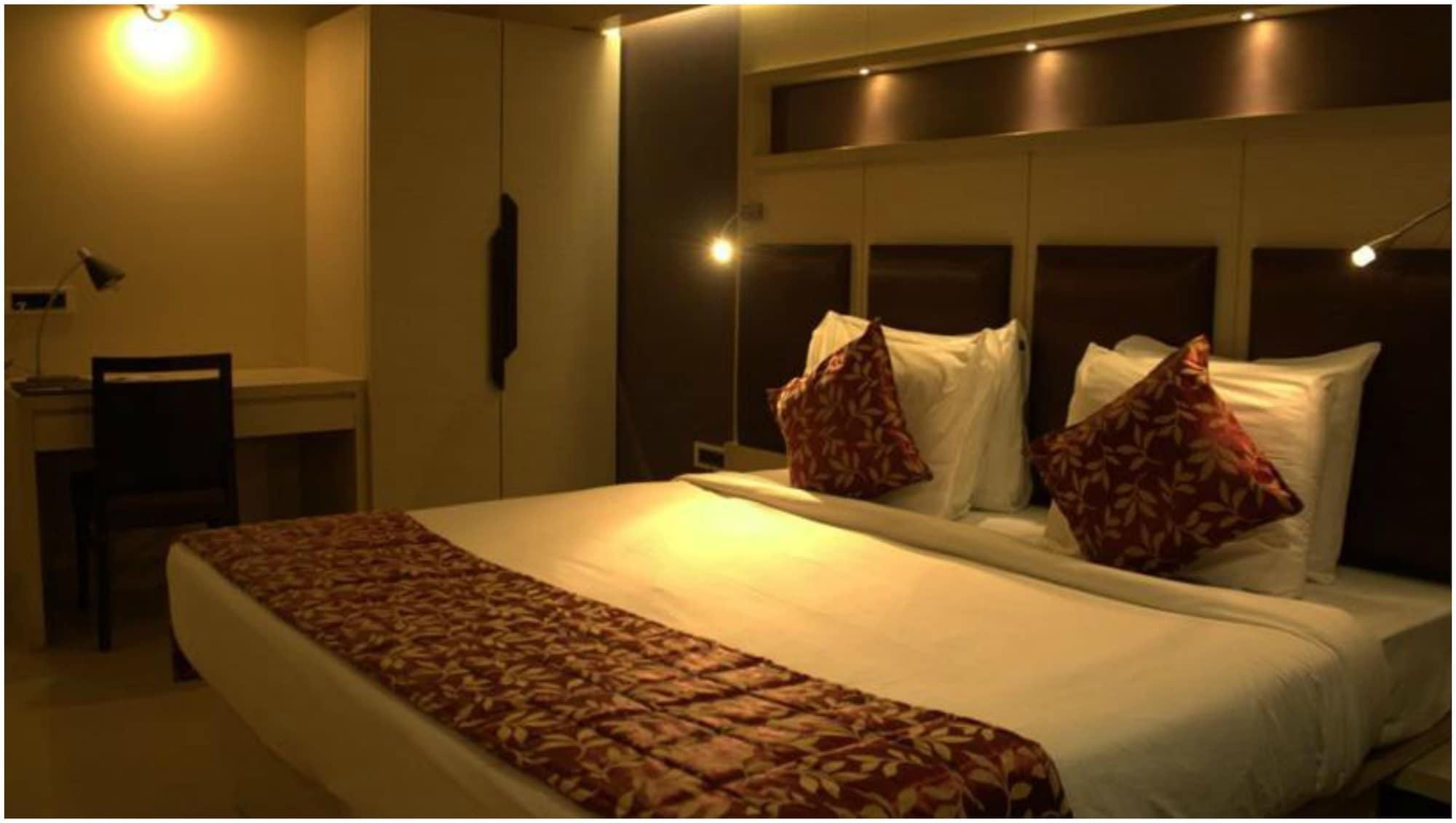 โฮเทล โอเรียนทัล เอสเตอร์ Hotel มุมไบ ภายนอก รูปภาพ