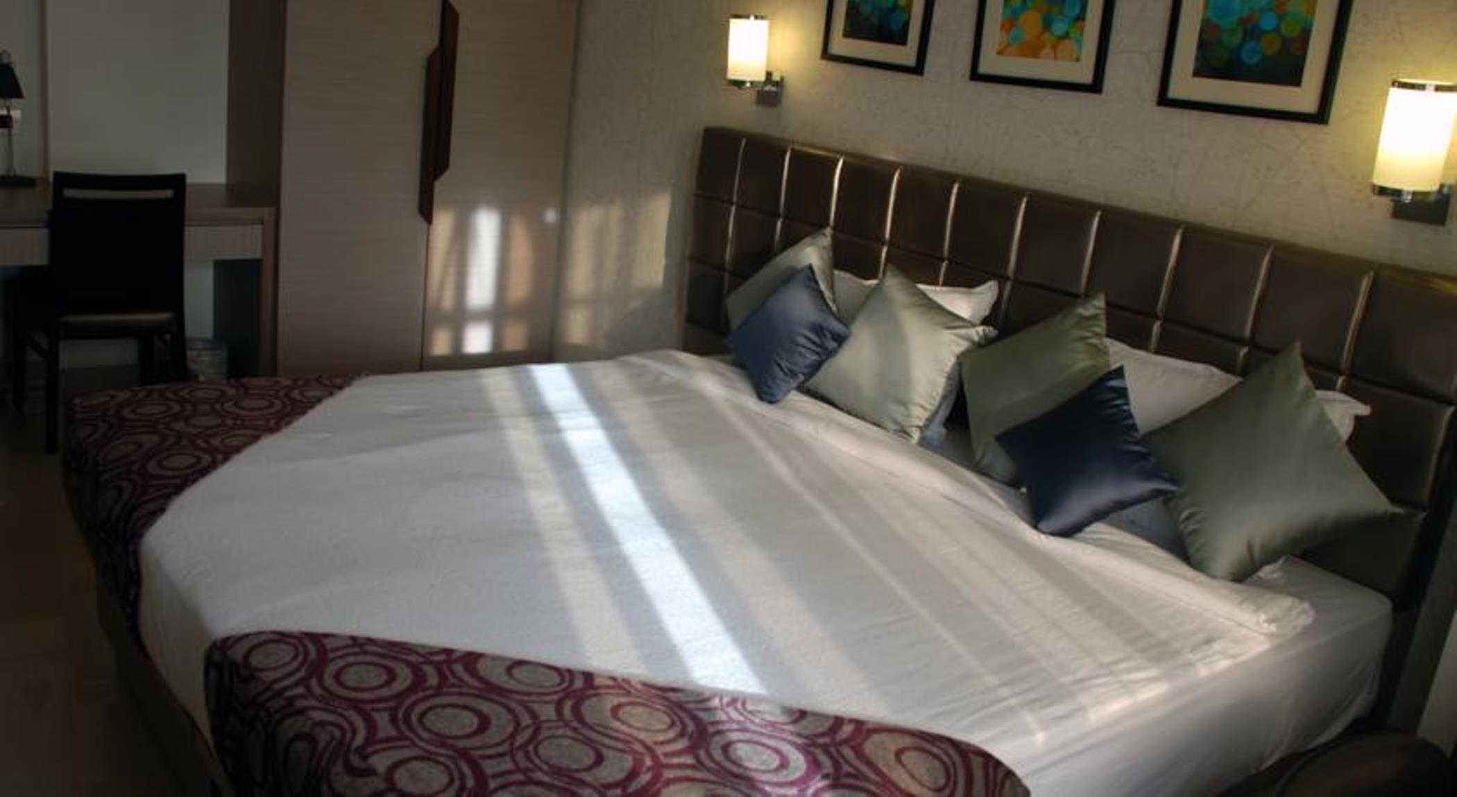โฮเทล โอเรียนทัล เอสเตอร์ Hotel มุมไบ ภายนอก รูปภาพ