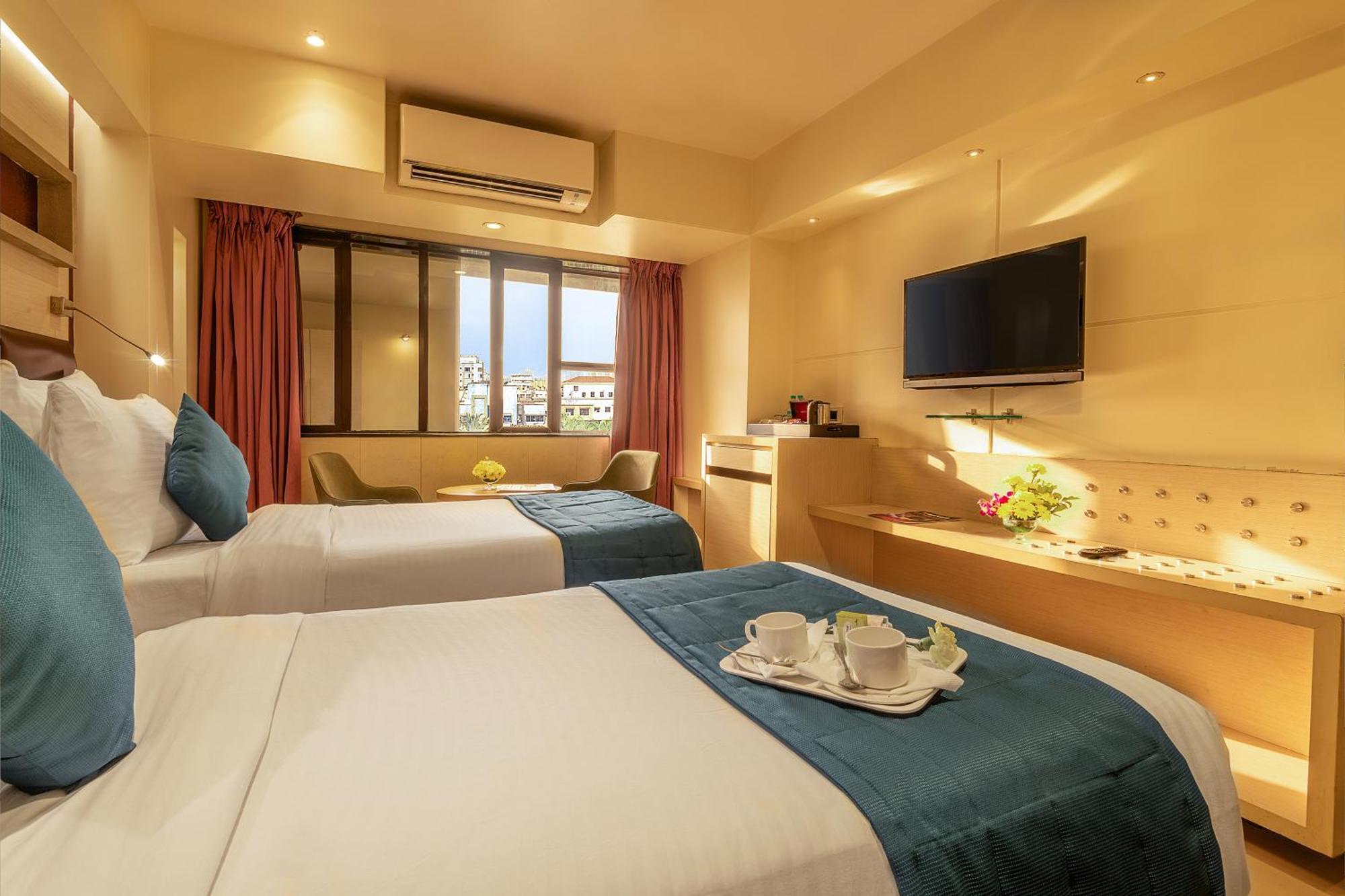 โฮเทล โอเรียนทัล เอสเตอร์ Hotel มุมไบ ภายนอก รูปภาพ