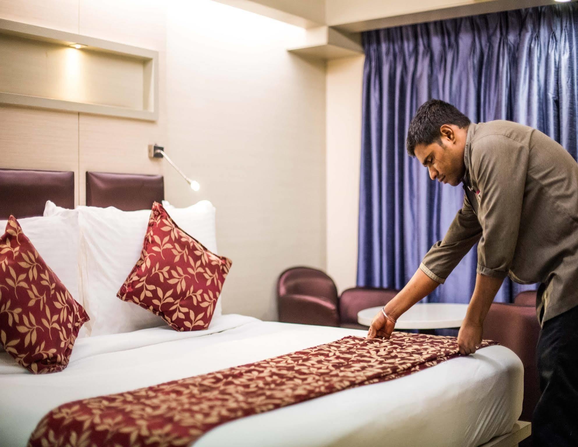 โฮเทล โอเรียนทัล เอสเตอร์ Hotel มุมไบ ภายนอก รูปภาพ